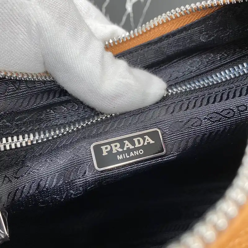 Pra*a bags 208b570127