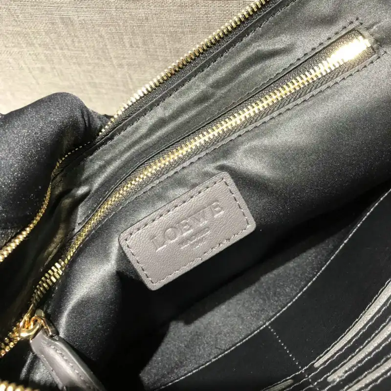 L0ew* bags 2106dj0015