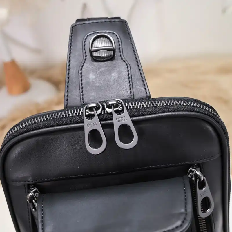 bo*te*ga Ve*ne*ta bag 2212yz0052