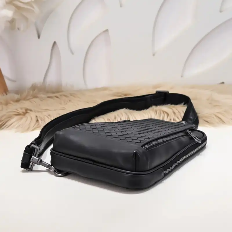 bo*te*ga Ve*ne*ta bag 2212yz0052