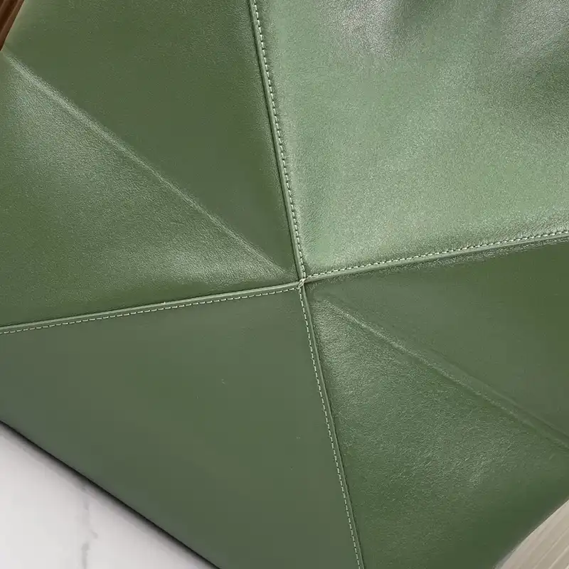 L0ew* bags 2312ya0015