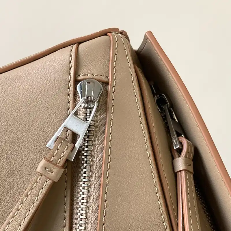 L0ew* bags 2312ya0021