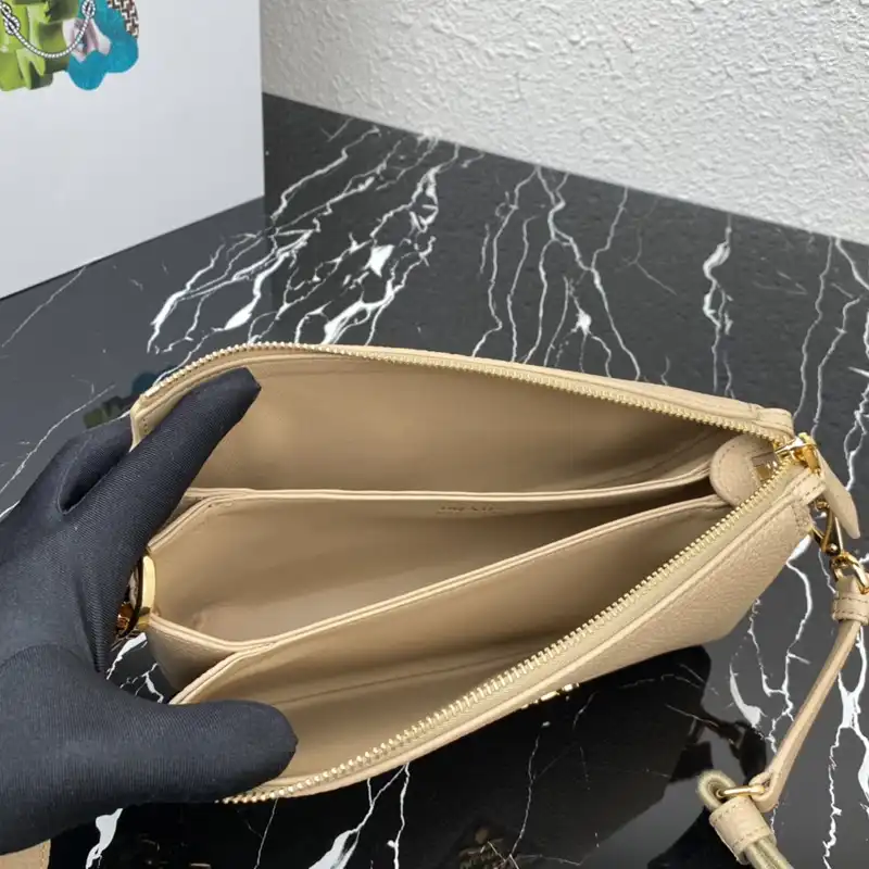 Pra*a bags 2411ya0114