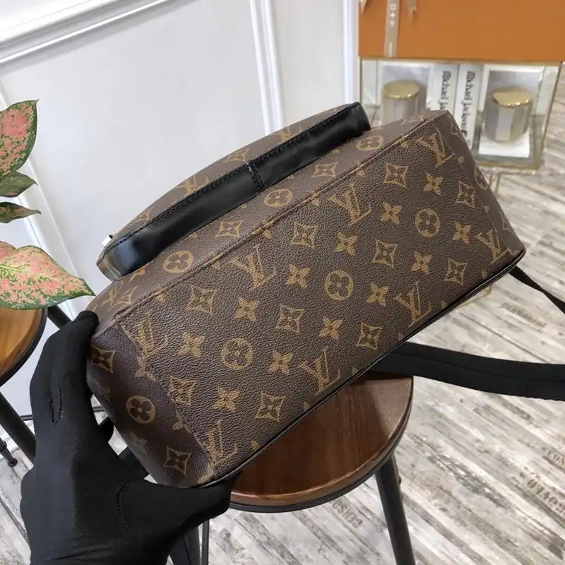 LV Bags 19T1L0692