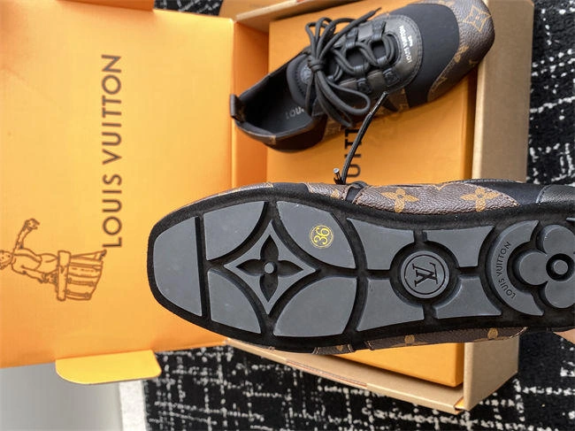 l0*is V*t0n weatherproof 1662