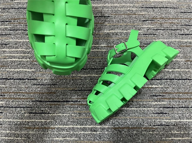 modern Pra*a slipper 3351