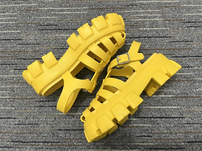 stylish Pra*a slipper 3350