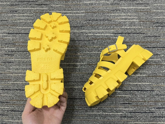 stylish Pra*a slipper 3350